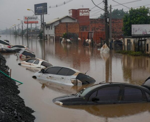 carros desastre enchentes chuva RS