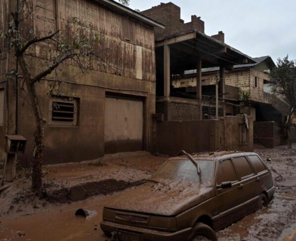 carros desastre enchentes chuva RS